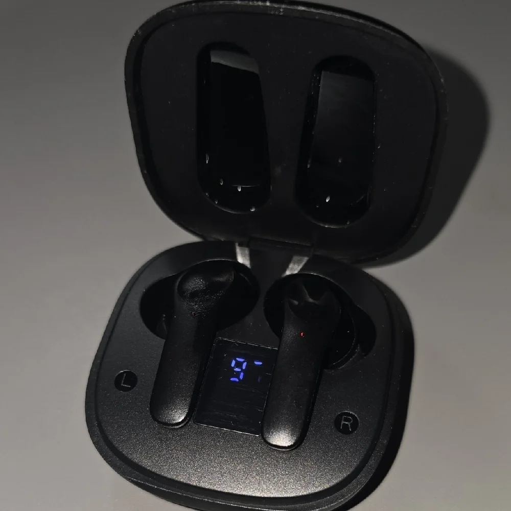 (001)Wireless Bluetooth Earbuds with Charging Case - Black